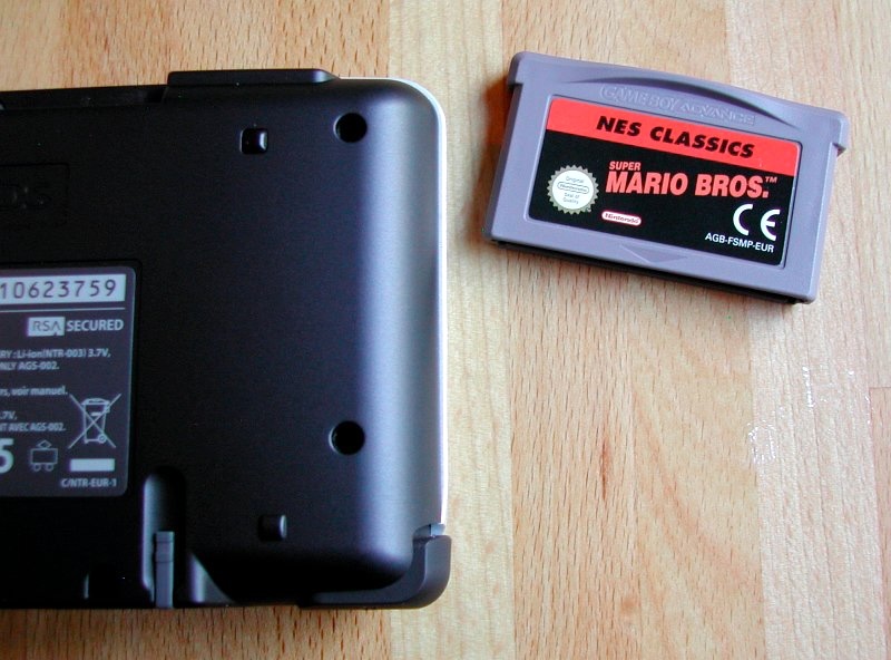 Der Nintendo DS mit dem NES Classics GBA-Modul Super Mario Bros. (Bild: André Eymann)