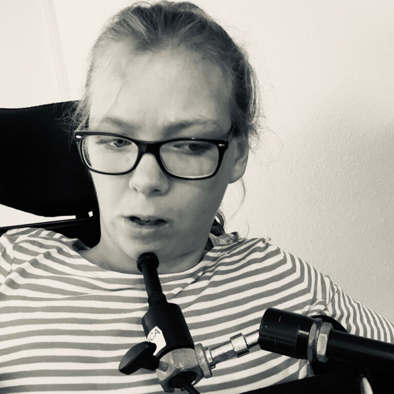 Marlene mit Kinnjoystick