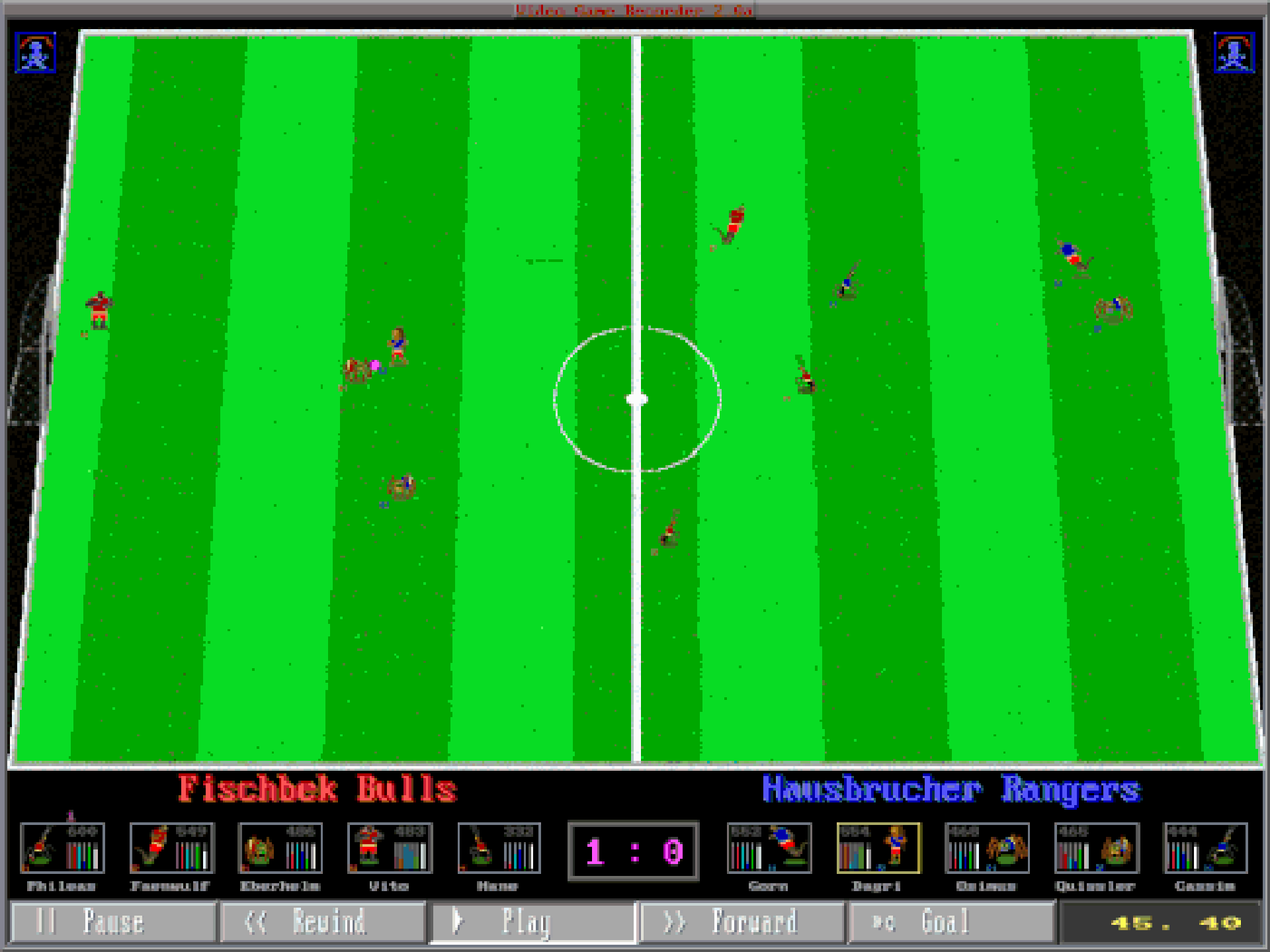 Die Spielsimulation in einer späteren Version unter DOS. Über die Steuerleiste ließ sich die Partie pausieren, beschleunigen oder direkt bis zum nächsten Tor vorspulen. (Archiv Marcel Jorkisch, ca. 1998/99)
